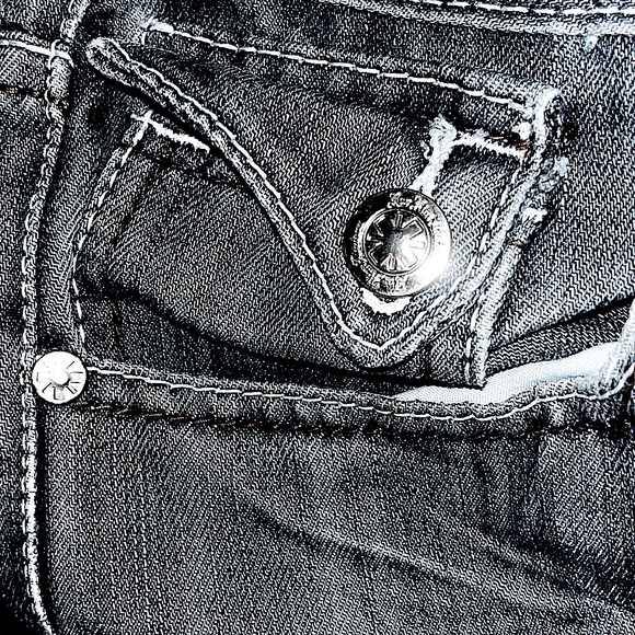 “For him, London” denim - Picture 5 of 5